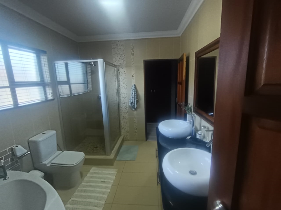 4 Bedroom Property for Sale in Roylglen Gardens Northern Cape